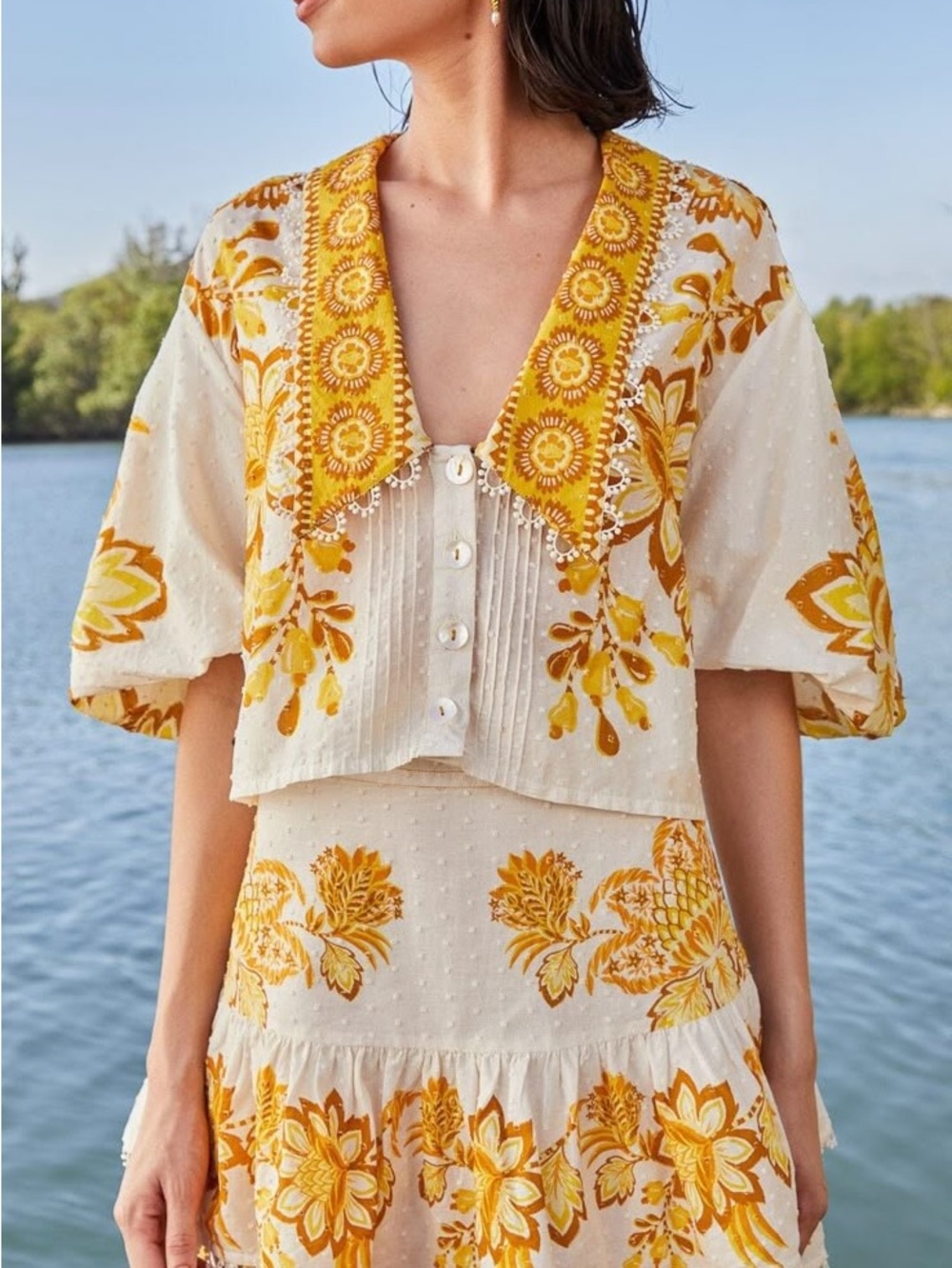 FARM Rio Off-White Aura Boho Floral Button-Front Crop Top Blouse NWT Size Small